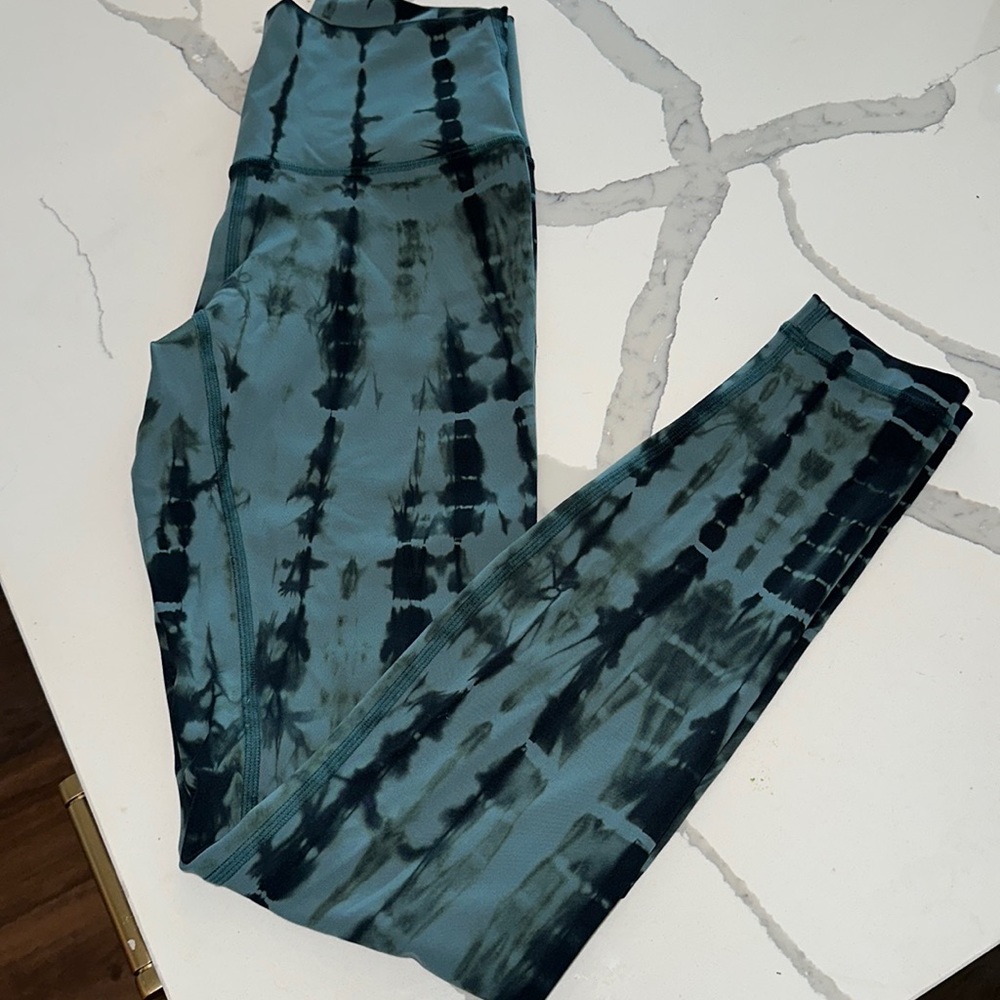 Flawless Lululemon Tie-dyed Tights. Sz 4